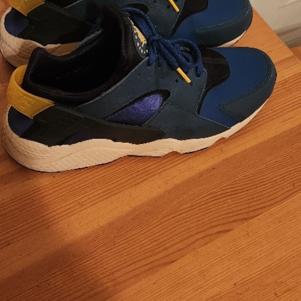 Nike Air Huarache - Black/University Gold/Armory Navy